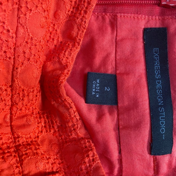 Express red skirt - Picture 3 of 3